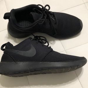 Women’s Nike Roshe one size 5 1/2